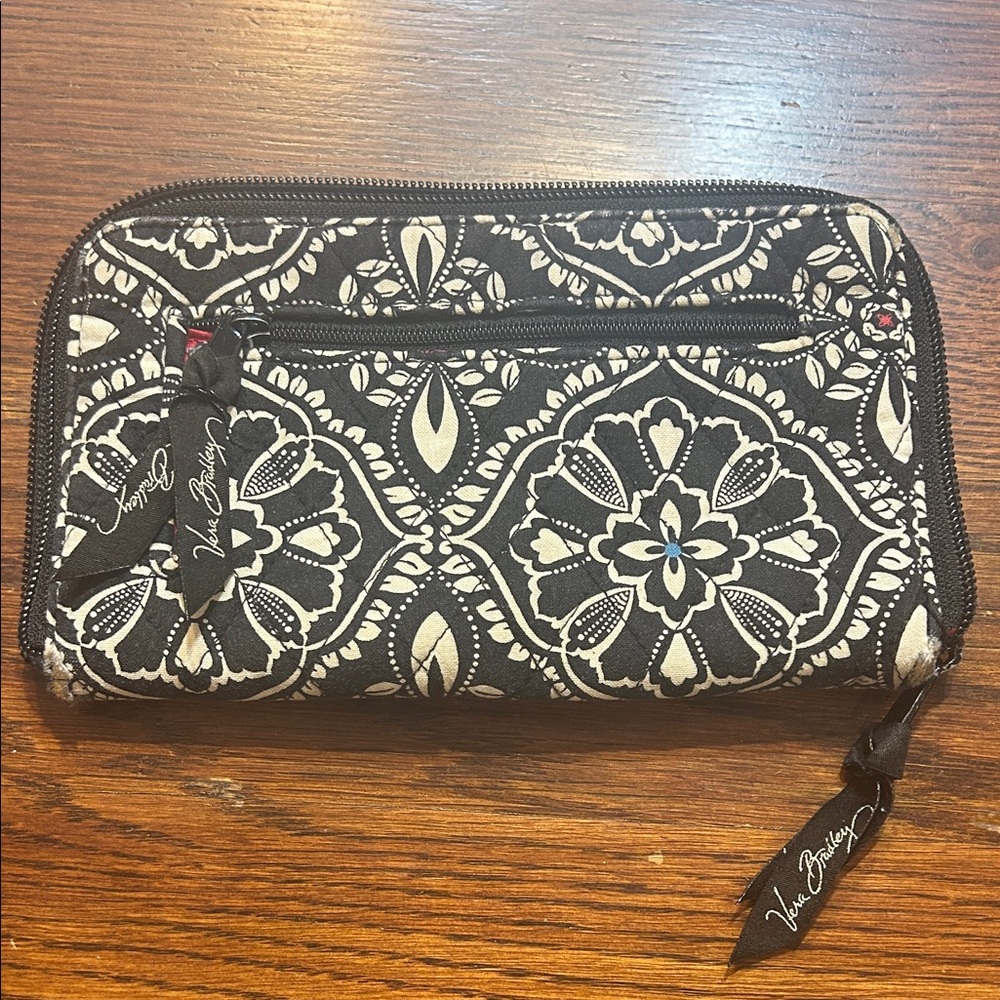 Vera Bradley Zip Around Wallet in Baroque. 2010 Retired